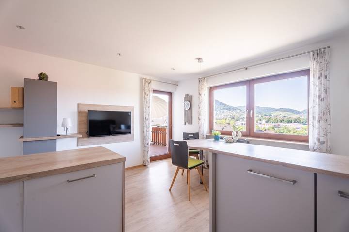 Ganze Wohnung, Ferienwohnung 'Hofquartier' mit Gemeinschaftsgarten, Balkon und Wi-Fi in Kappelrodeck, Achertal