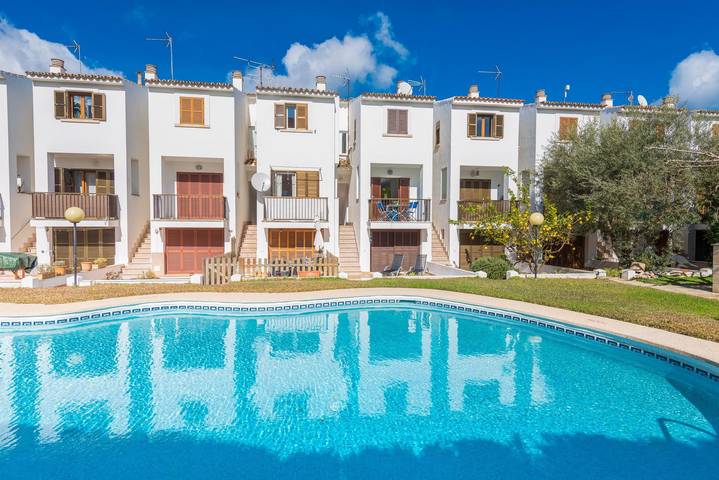 Ganze Ferienwohnung, Es Mallorqui - Apartment mit Gemeinschaftspool in Port d'Alcúdia. Gratis Wifi. in Alcúdia, Mallorcas Küste