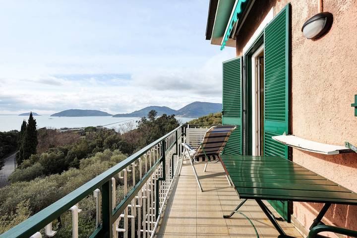 Geheel appartement, Appartement 'Alveare sul Blue' in Lerici, ideaal voor 3 personen in San Terenzo, Lerici Gemeente