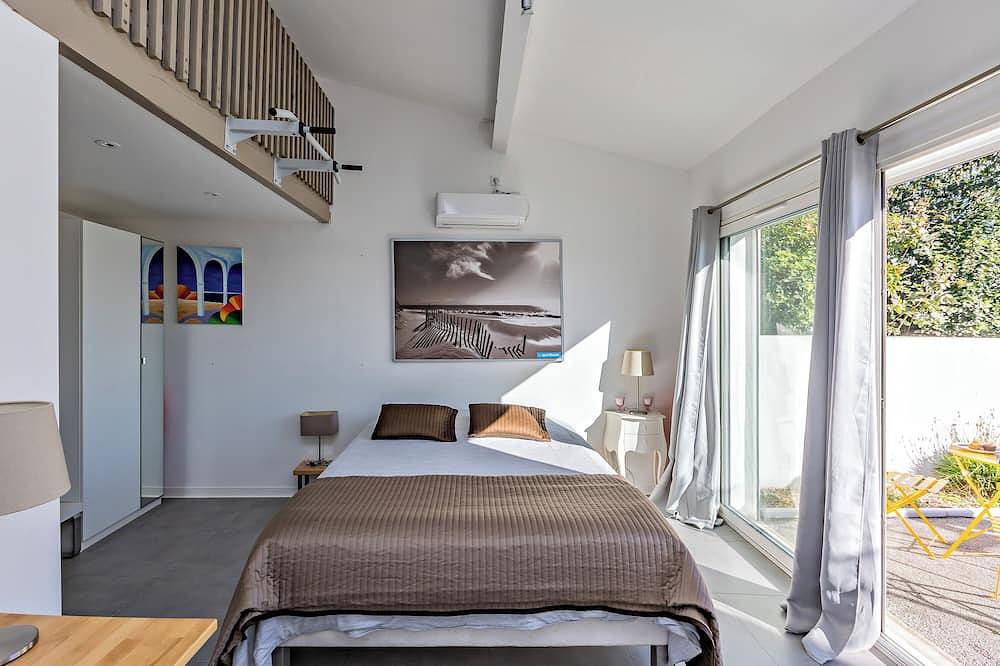 Apartamento entero, Estudio 'Totalmente Equipado con Material Deportivo' con terraza y jardín compartidos in Le Crès, Côte d'Améthyste