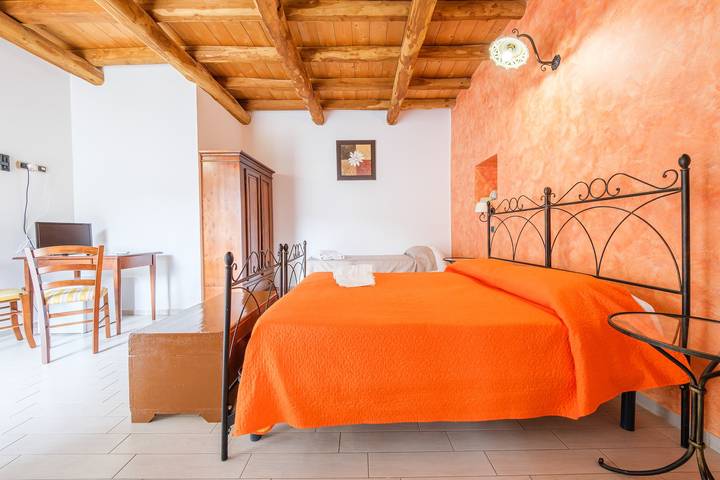 Antico Casale Gioiosa Marea Room 'Gioiosa Guardia' with Mountain View, Wi-Fi and Air Conditioning in Gioiosa Marea, Messina Province