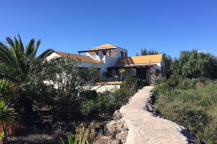 Luxe isolé villa avec grande piscine privée chauffée et WiFi. in Lajares, La Oliva