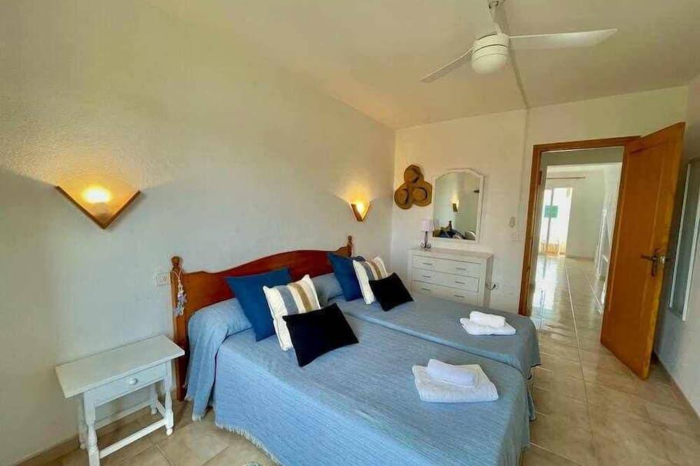 Entire apartment, Cavalleria - Apto con Piscina y Junto a la Playa in Cala Blanes, Ciutadella