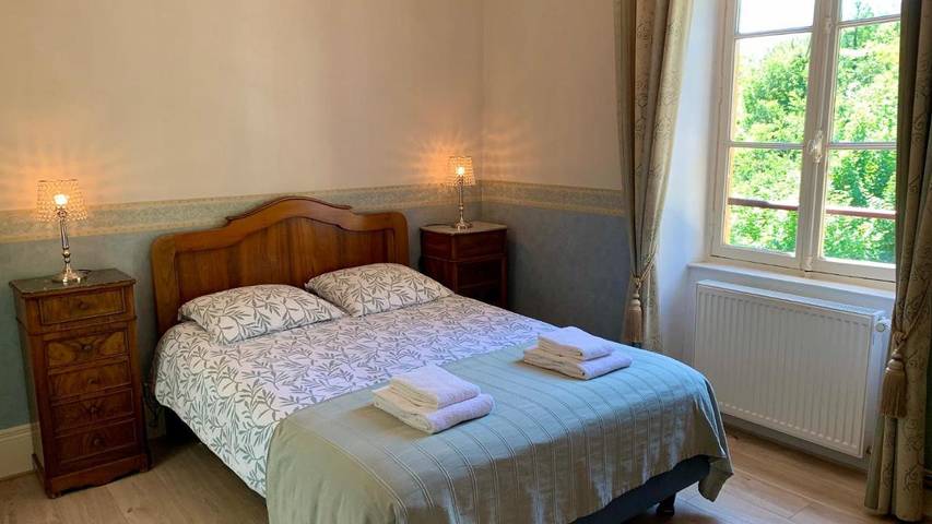 Location de vacances pour 2 personnes, avec terrasse ainsi que jardin et vue à Saint-Nectaire - 2