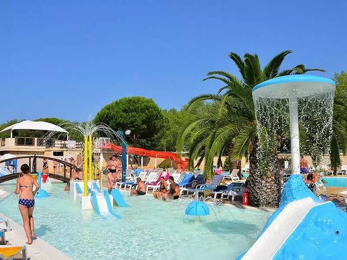 Camping pour 6 personnes, avec bassin pour enfant ainsi que terrasse et sauna en Camargue - 4