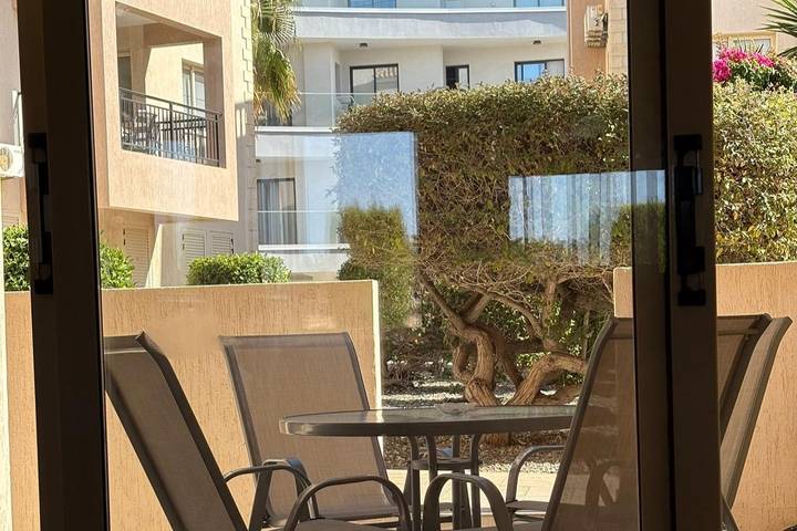 Entire holiday apartment, Holiday home Paphos - near amenities - poolside in Paphos, South Cyprus