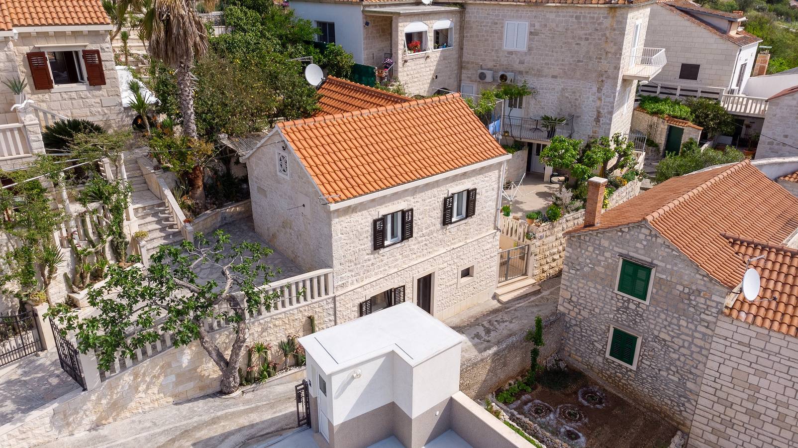 3-Zimmer-Haus mit Terrasse und Meerblick Pucisca, Brac K-14003 in Pucisca, Brac