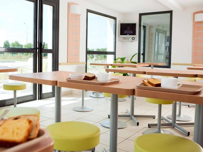 Hôtel pour 3 personnes, avec terrasse à La Crèche - 2