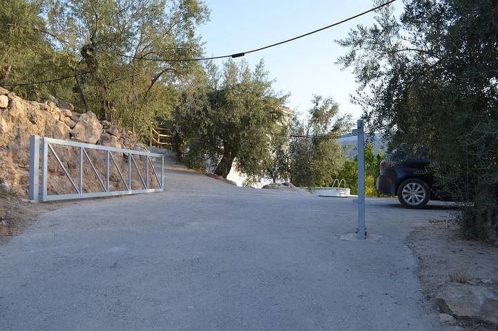Rural house \"Encina Gorda\", ideal to enjoy rest and privacy. in Pinos del Valle, El Pinar