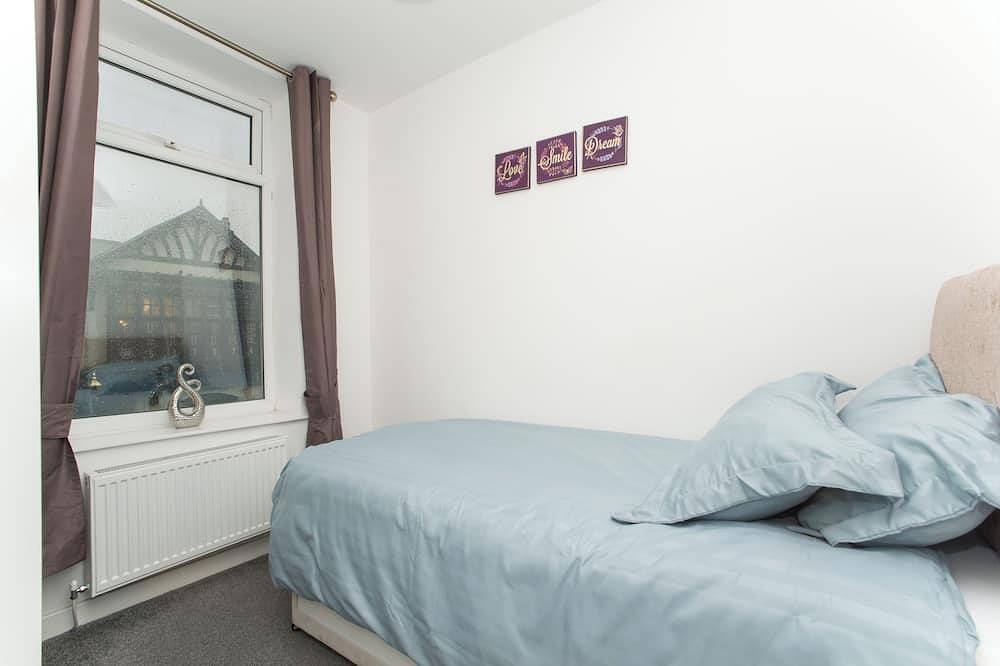 Entire apartment, Stylish 4 bed apartment close to Hospital in Sunderland