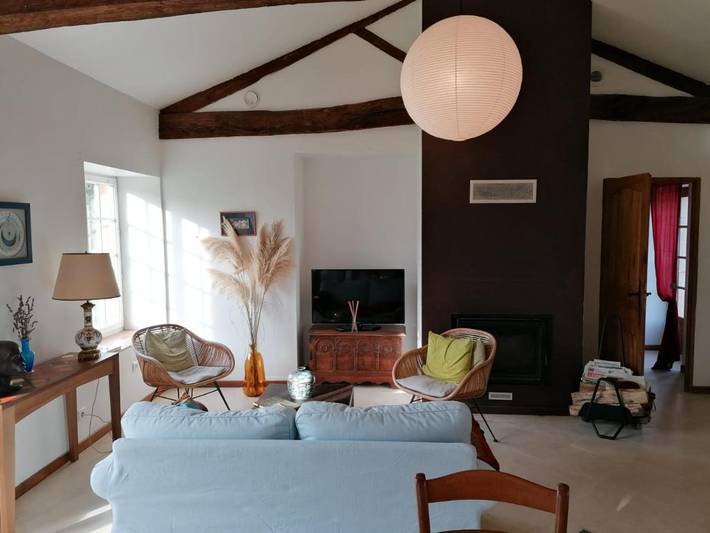 Location de vacances pour 6 personnes, avec Terrasse ainsi que Piscine et Vue à Millac - 3