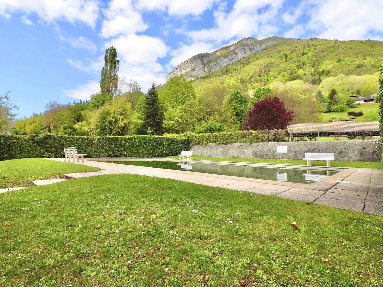 Ganze Wohnung, Moderner Komfort mit Pool und Garten, Nähe See in Menthon-Saint-Bernard, Annecy und Umgebung