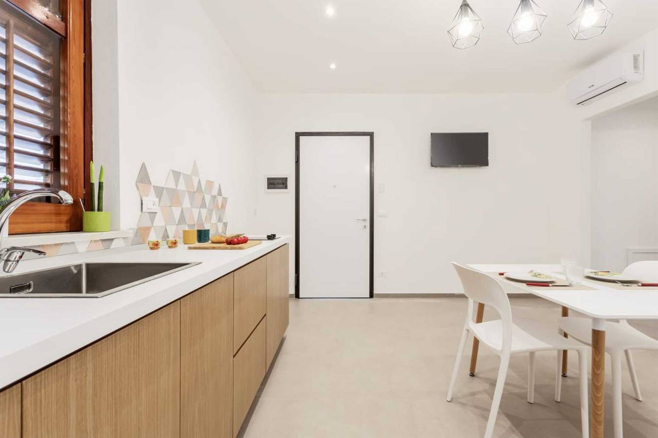 Appartamento intero, Appartamento 'Travel Rooms-Superior Con Terrazza' con vista sulle montagne e aria condizionata in Palermo, Provincia di Palermo
