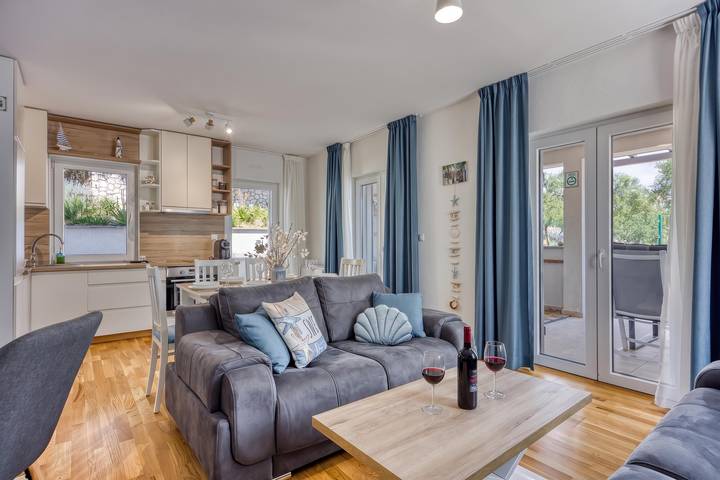 Ganze Wohnung, Villa Ancora - Merope Apt /w Jacuzzi & Terrace in Cunski, Lošinj (Kvarner Bucht)