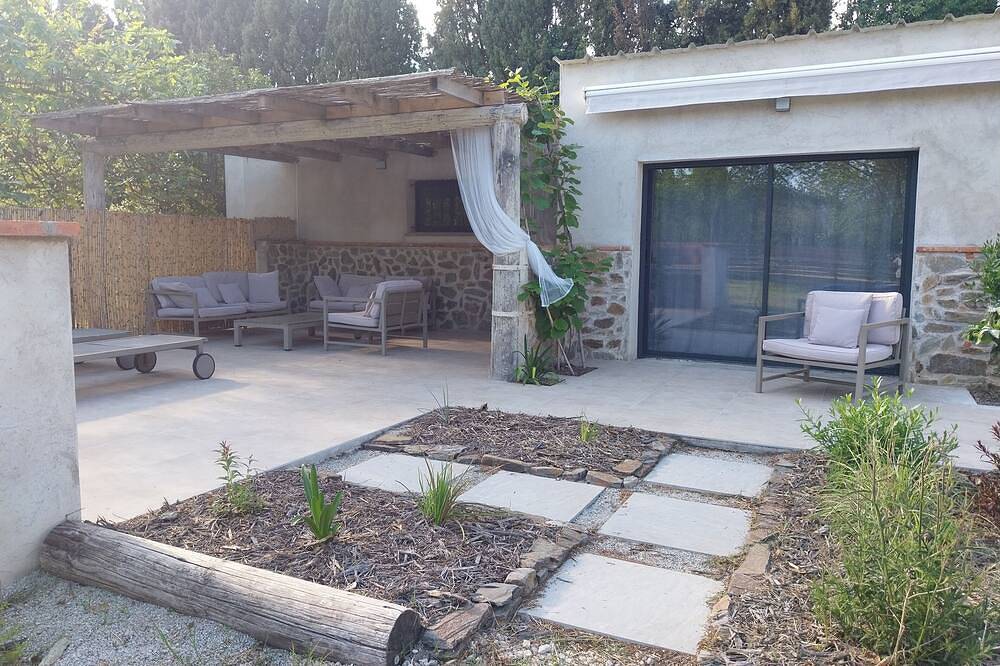 Villa with a garden, 7 km from the beaches in Elne, Mittelmeerküste (Frankreich)