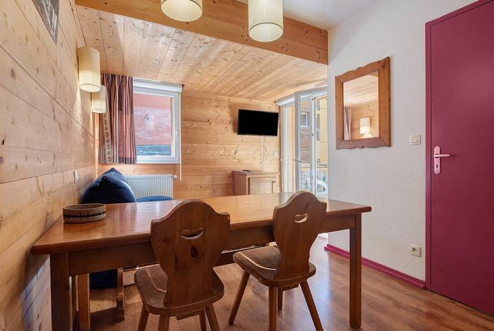 Entire apartment, L'Izard, Pool and Spa, Parking in Cauterets, Pyrenees National Park