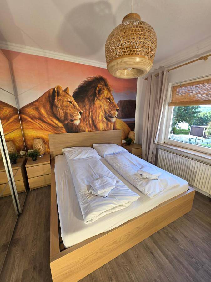 Ferienwohnung für 8 Personen, mit Terrasse und Garten sowie Ausblick in Niedenstein