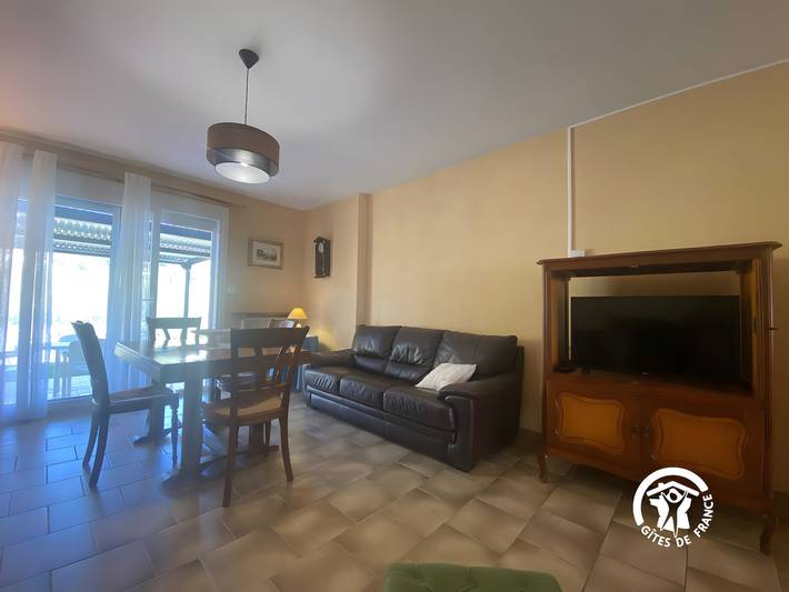 Cottage 'Gîte Tournesols' with Private Terrace, Wi-Fi and Air Conditioning in Arles-sur-Tech, Céret region
