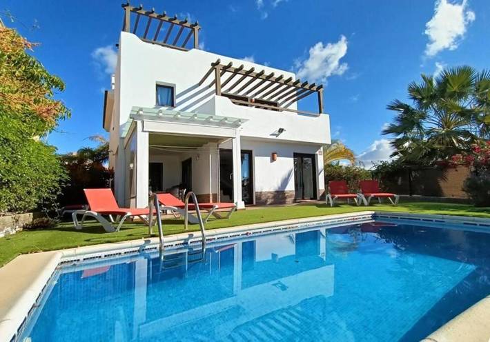 Villa for 10 people, with garden, child-friendly in Amarilla Golf