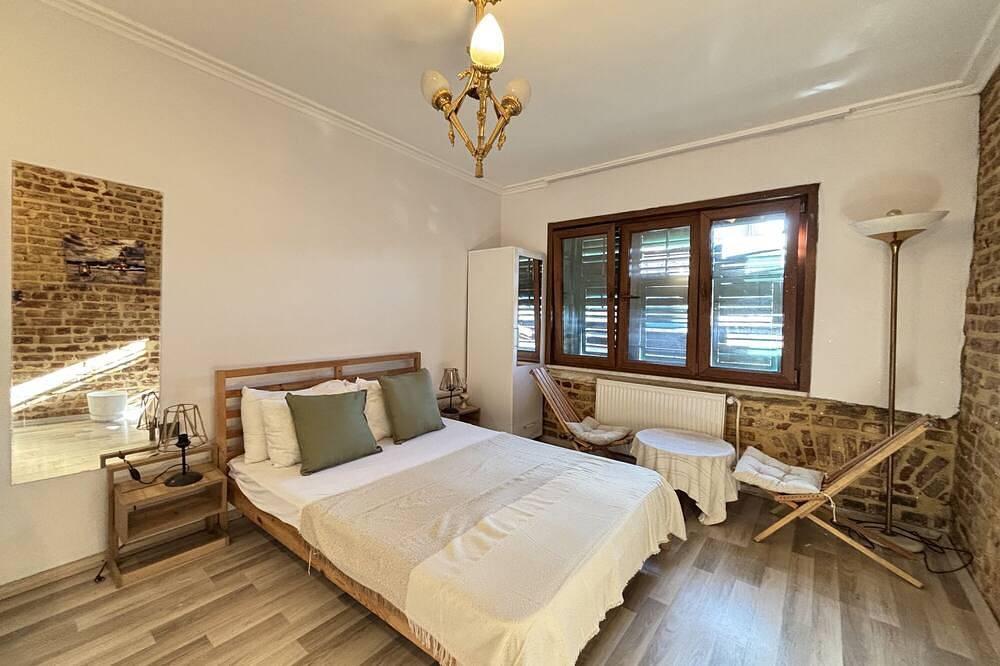 Unique 5Br Art House in Balat w/ Garden in Balat, Istanbul