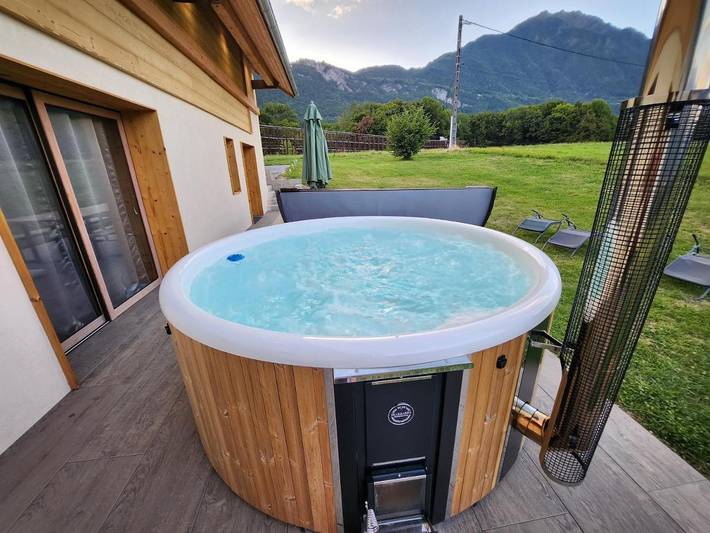 Location de vacances pour 6 personnes, avec Jacuzzi et Terrasse ainsi que Jardin et Piscine à Mercury - 3