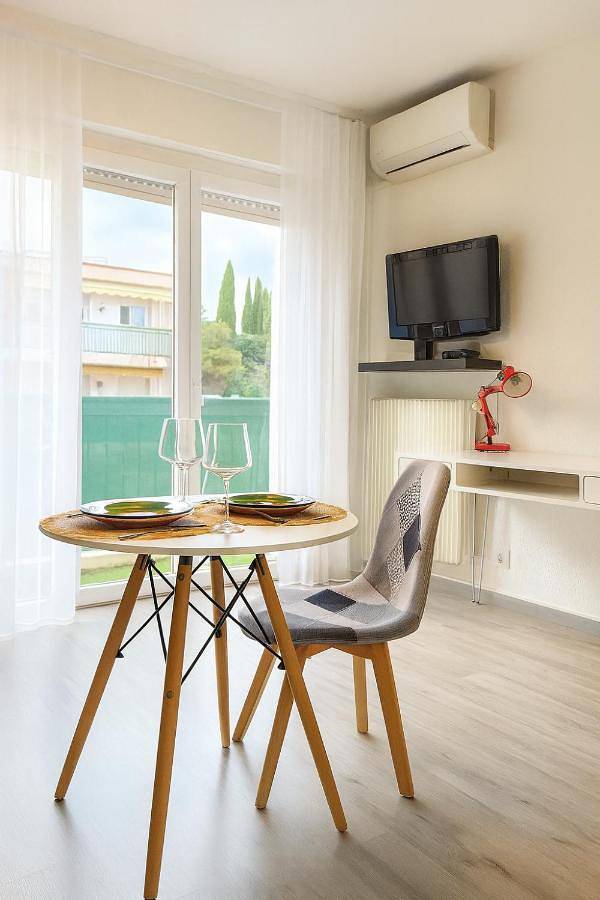 Gîte pour 3 personnes, avec terrasse, animaux acceptés dans Plage Fabron Bambou Nice - 3