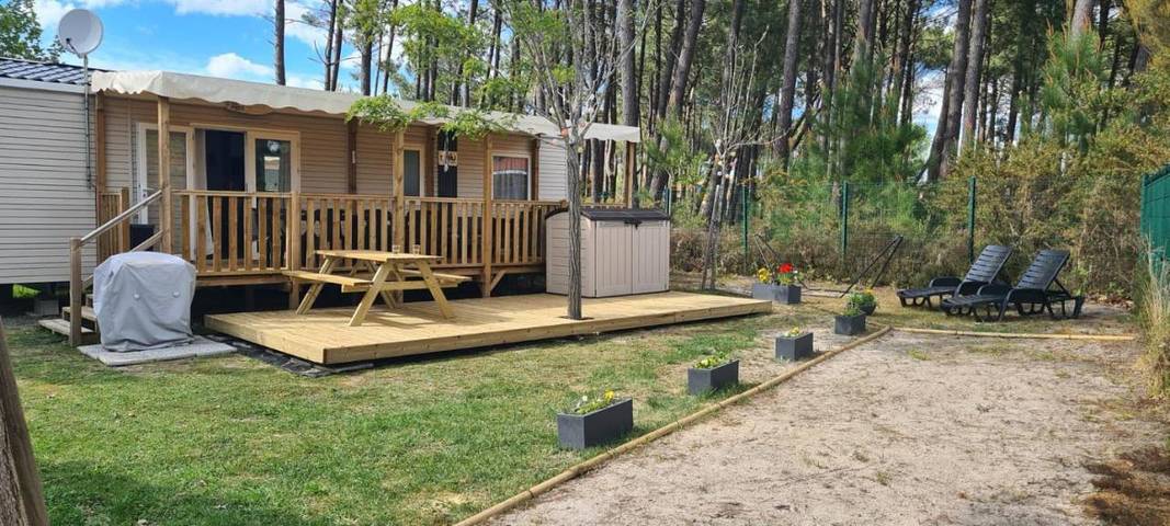 Camping pour 6 personnes, avec jacuzzi ainsi que piscine et jardin, adapté aux familles à Parentis-en-Born