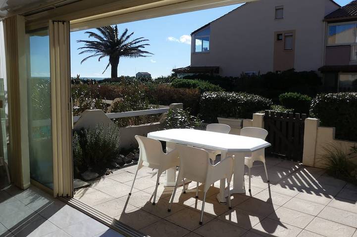 Location de vacances pour 4 personnes, avec Terrasse ainsi que Jardin et Piscine à Gruissan