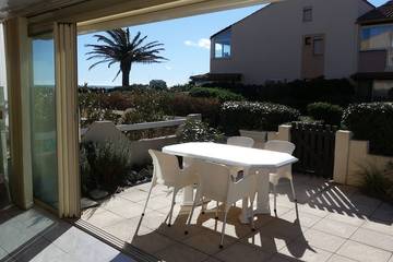 Gîte pour 4 personnes, avec terrasse ainsi que piscine et jardin dans Plage Mateille