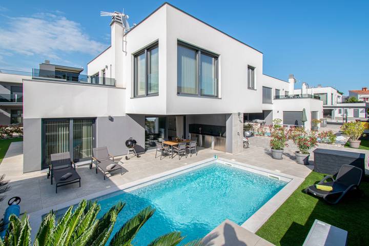 Ferienhaus für 8 Personen, mit Pool und Balkon in Banjole