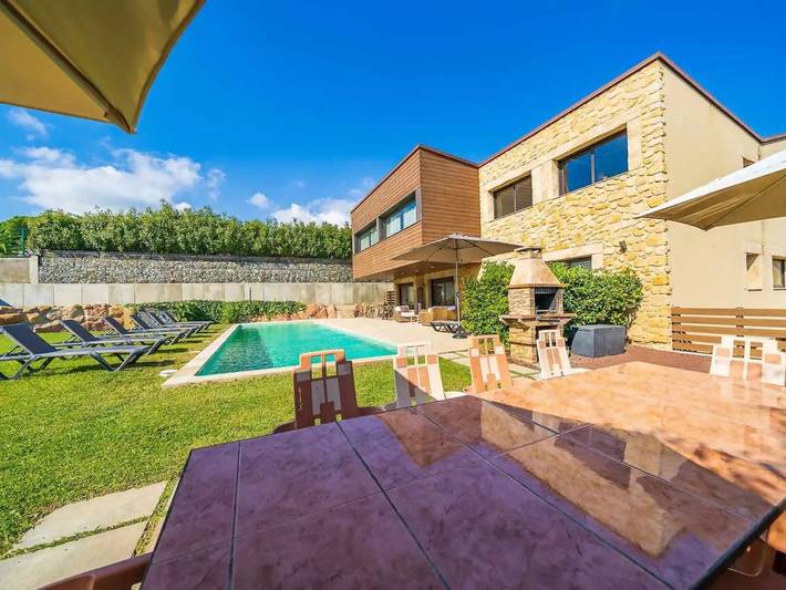 Chalet para 12 personas, con jacuzzi además de jardín y terraza en Provincia de Gerona - 4