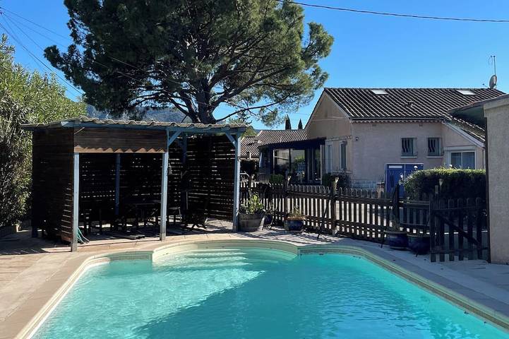 Maison de vacances pour 16 personnes, avec sauna ainsi que jacuzzi et jardin, animaux acceptés à Robion