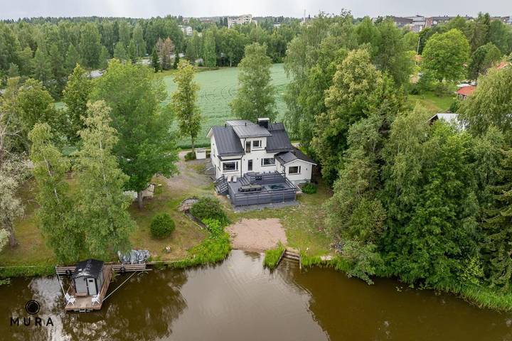 Ferienhaus für 16 Personen, mit Whirlpool und Terrasse sowie Garten und Sauna in Lempäälä
