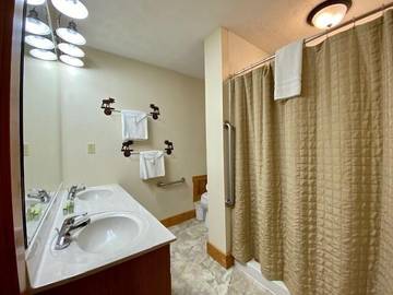 Lodge for 22 Guests in Hocking Hills, Ohio, Picture 4