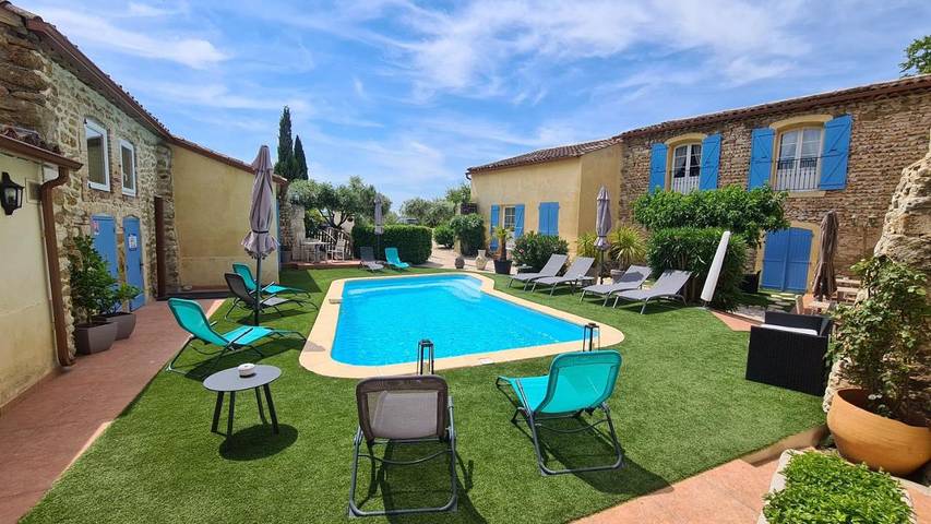 Hôtel pour 2 personnes, avec Terrasse et Jardin ainsi que Piscine et Vue à Suze-la-Rousse