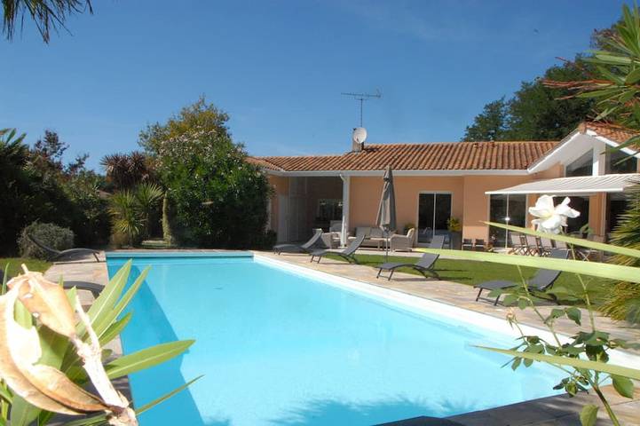 Location de vacances pour 10 personnes, avec Terrasse et Jardin à Orx