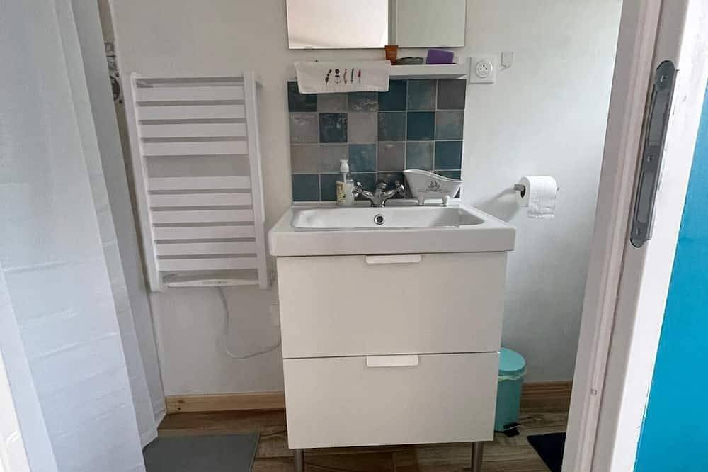 Cozy Solognot cottage in the heart of La Ferté St Aubin with office/playroom.  in La Ferté-Saint-Aubin, Sologne