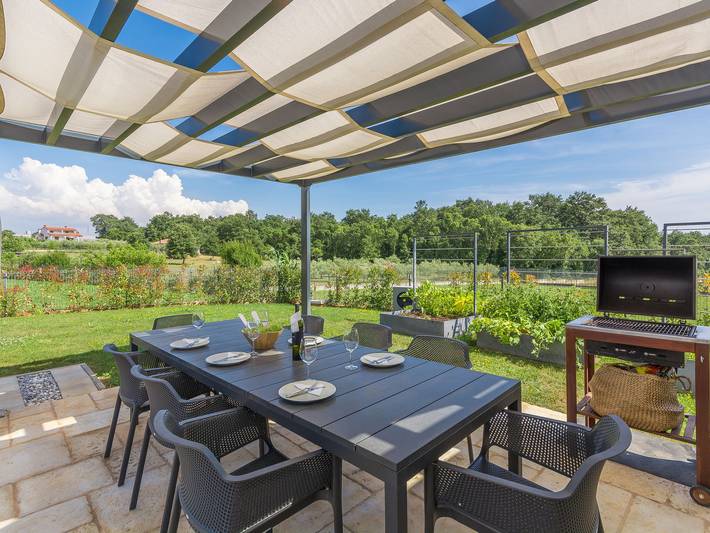 Ferienhaus für 8 Personen, mit Garten und Ausblick sowie Sauna und Terrasse in Novigrad - 4