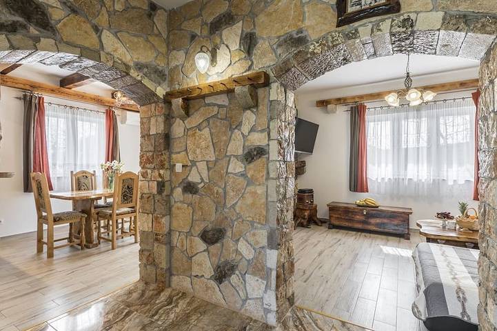 Villa Podrugovi Dvori vith pool. in Koprivno, Dalmatinisches Zagora