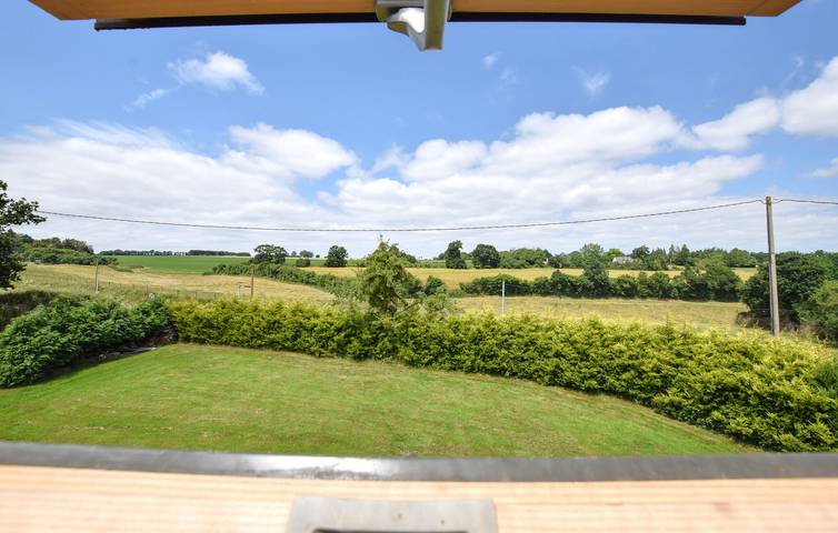 Cozy Apartment with River View, WiFi & Parking in Vire Normandie, Vire region