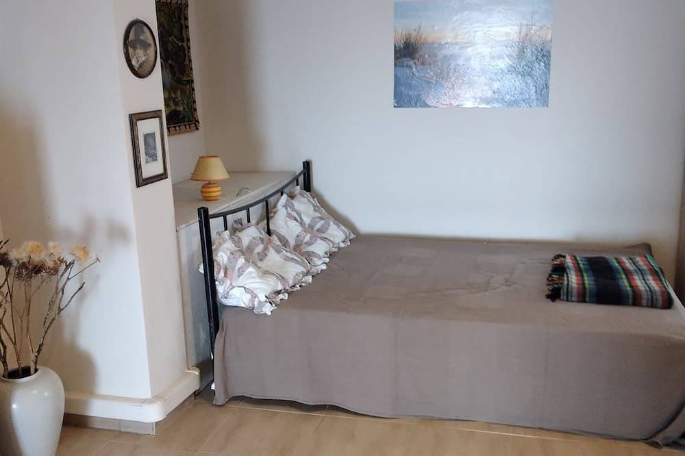 Ganze Wohnung, Gemütliche Studiowohnung inmitten eines grossen Gartens. Haben Hunde. in Golf von Kyparissia