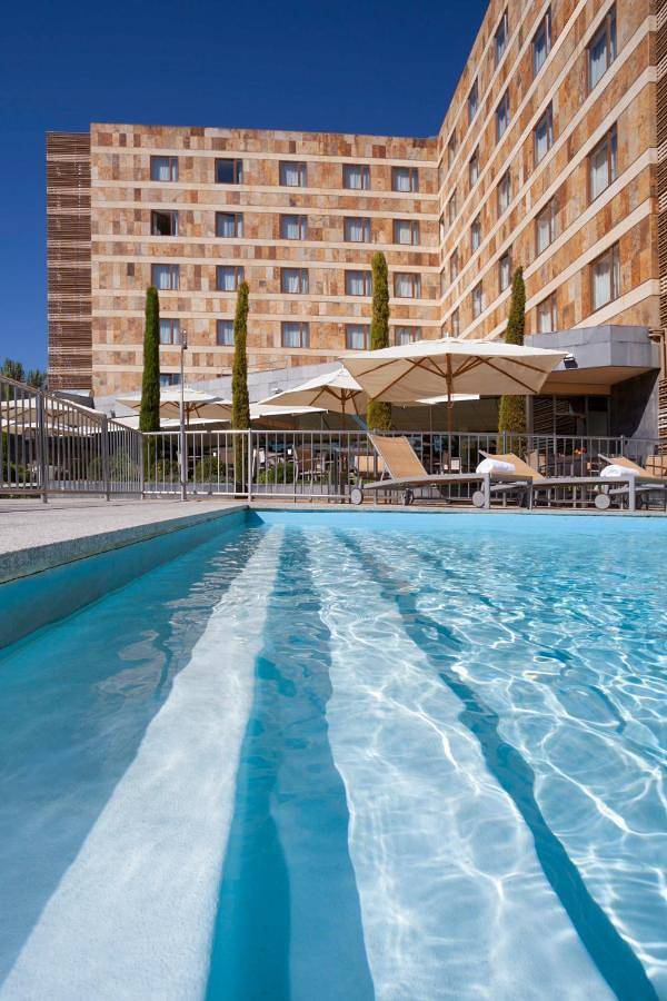 Hôtel pour 4 personnes, avec jardin et piscine, animaux acceptés