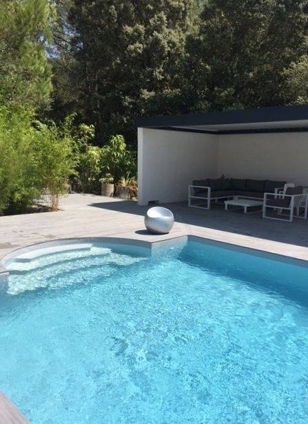 Belle et spacieuse villa avec piscine privée in Alleins, Région d'Arles