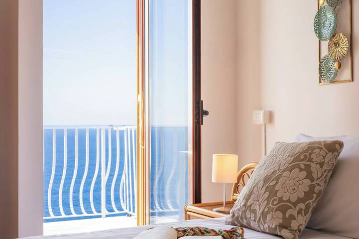 Sea Whisper Home -Sunset, Sea, Easy Stay, Shops in Vettica Maggiore, Praiano