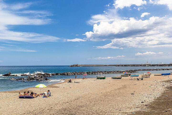 Appartamento per 4 persone, con balcone e piscina in Riposto