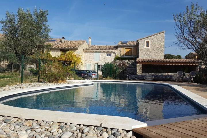 Location de vacances pour 4 personnes, avec terrasse ainsi que jardin et piscine à Taulignan - 2