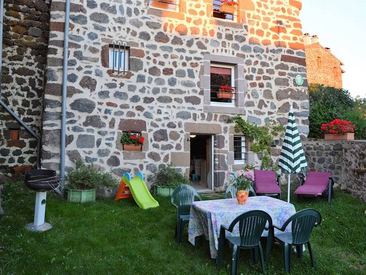 Gîte pour 4 Personnes dans Vergezac, Massif central