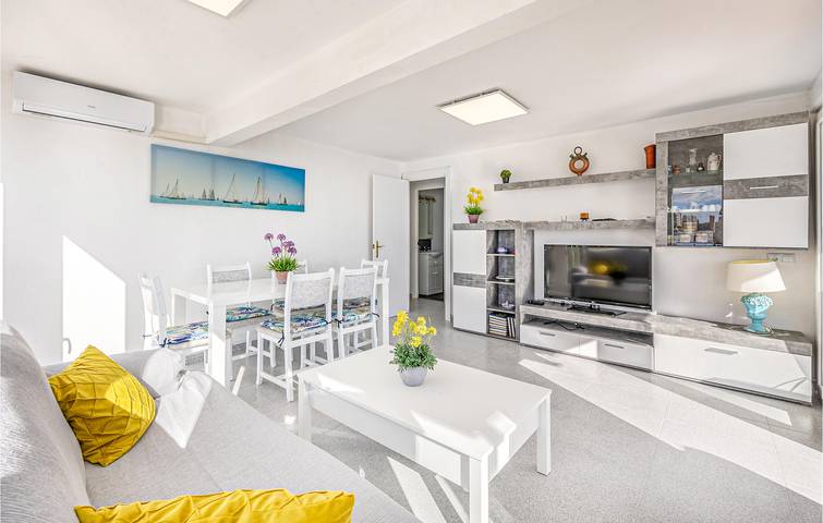 Apartamento vacacional entero, Apartamento frente a la playa: Aparcamiento, aire acondicionado, piscina, terraza y WiFi in Platja de l'Horta-Mutxavista (San Juan Playa), Campello