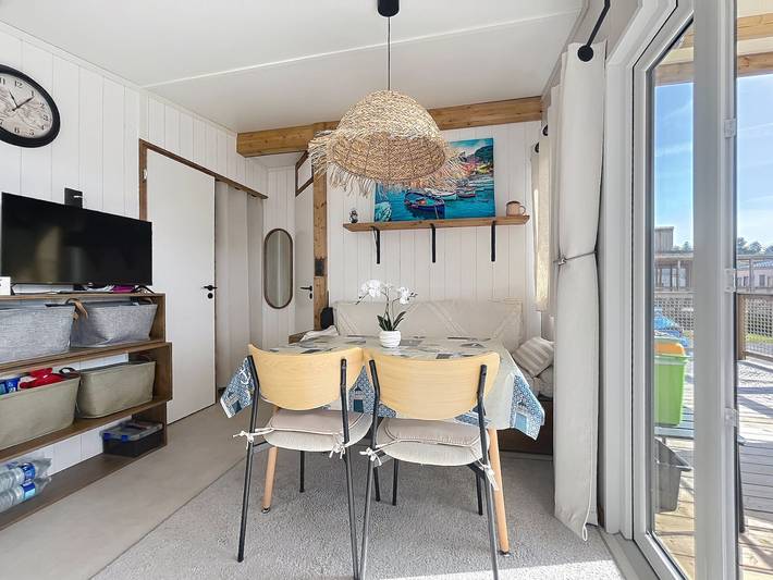 Mobil home pour 4 personnes, avec terrasse et piscine dans Kairon Plage