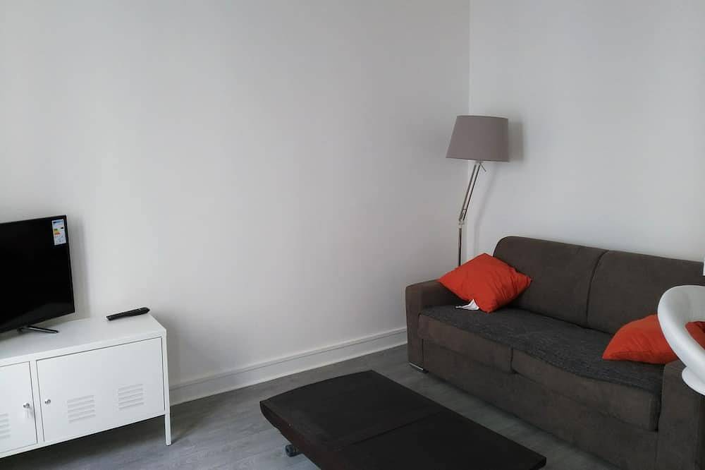 Entire apartment, Charming Parisian studio! in Ivry-sur-Seine, Val-de-Marne